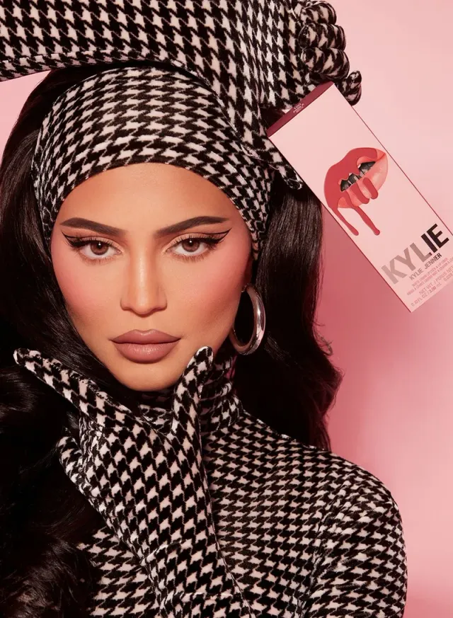 2-Pc Matte Lip Kit - 808 - Kylie – image 5