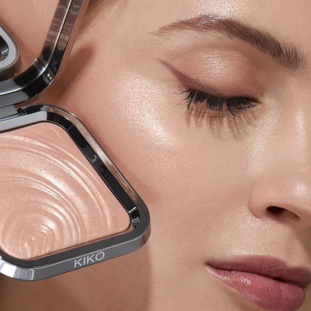 Glow Fusion Intense Powder Highlighter - 01 – image 3