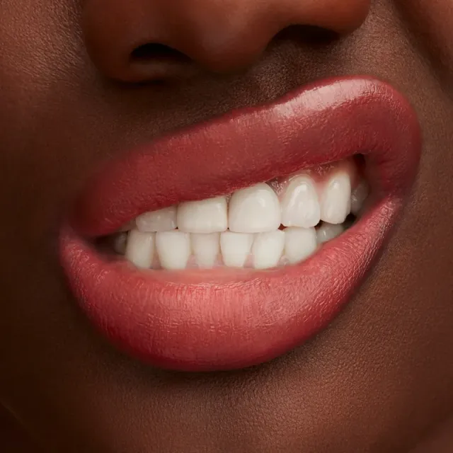 Lustreglass Sheer-Shine Lipstick - Housewife – image 5