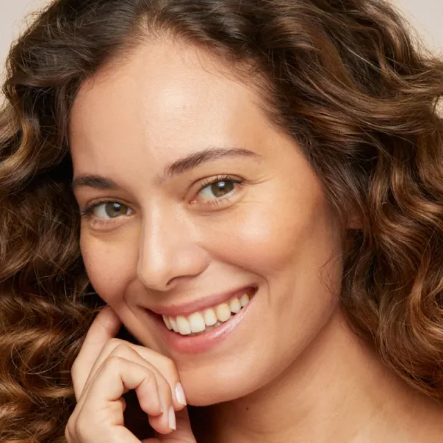 Double Wear Sheer Long-Wear Foundation SPF 20 – image 3