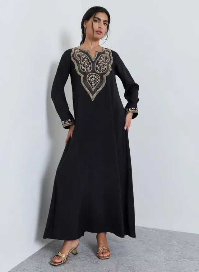 Black Thread Embroidery Notch Neck Jalabiya