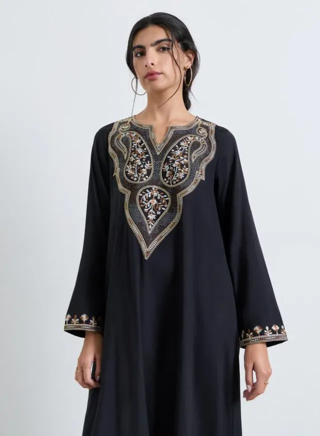 Black Thread Embroidery Notch Neck Jalabiya – image 2