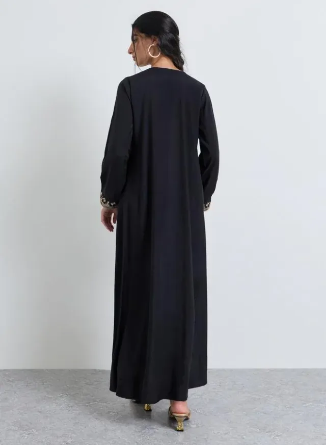 Black Thread Embroidery Notch Neck Jalabiya – image 3