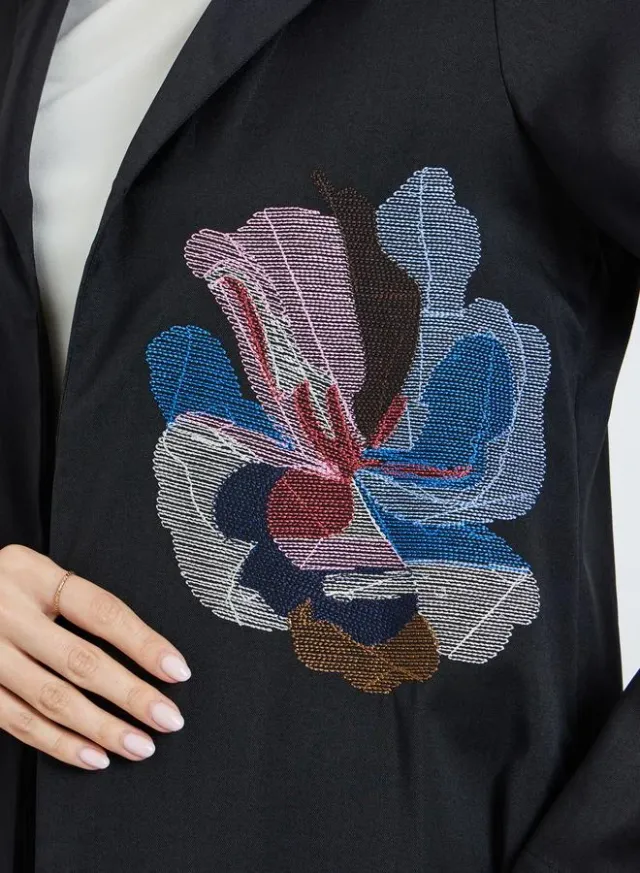 Women Black Floral Embroidered Abaya – image 4