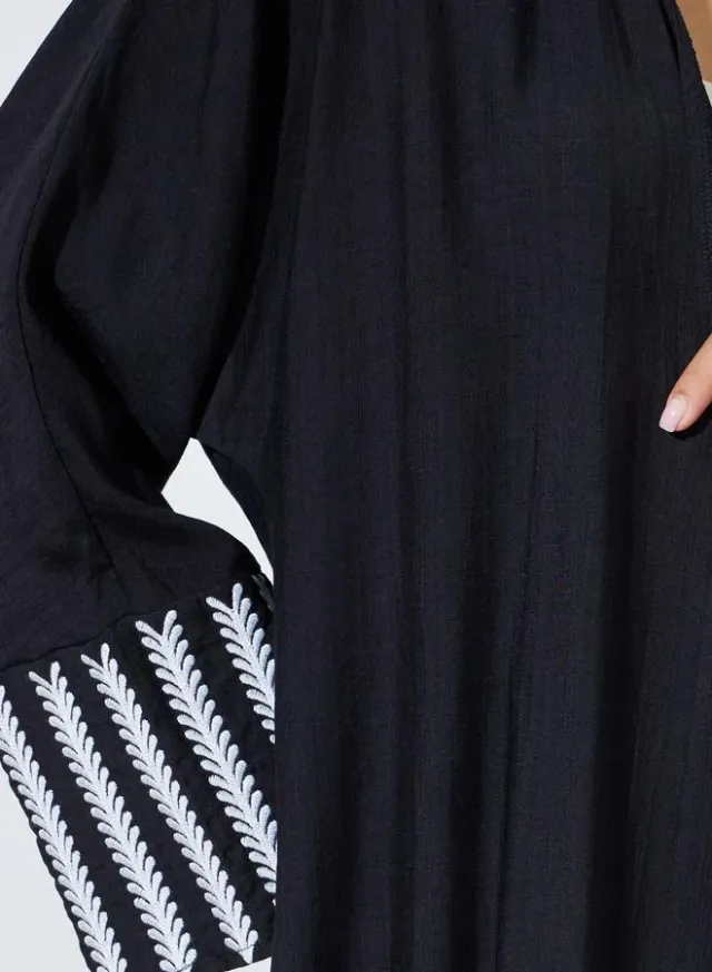 عباية بفتحة أمامية وأكمام باتوينغ مطرزة - أسود – صورة 4