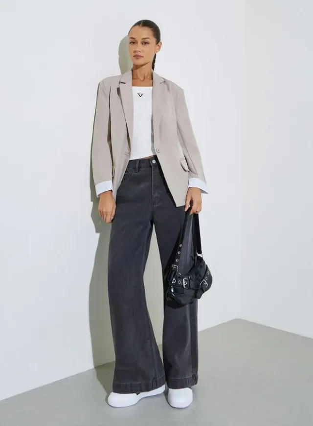 Beige Solid Single Breasted Pocket Details Regular Fit Blazer – image 2
