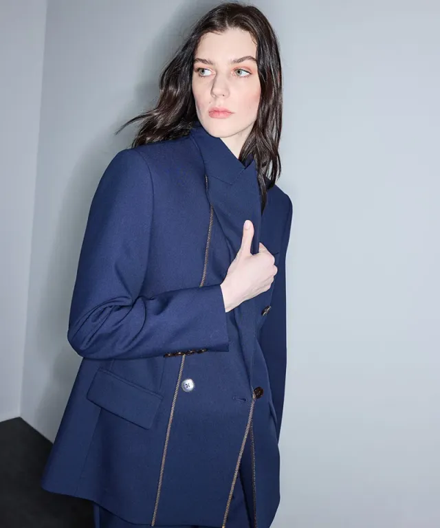 Contrast Stitch Double-Breasted Blazer – صورة 3