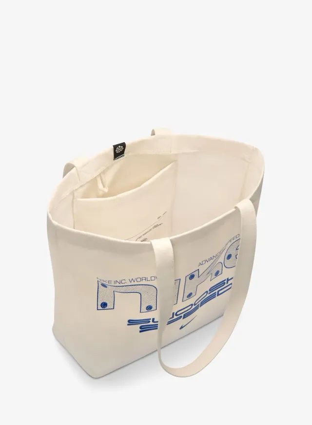 Heritage 2. 0 Graphic Tote (22L) – image 3