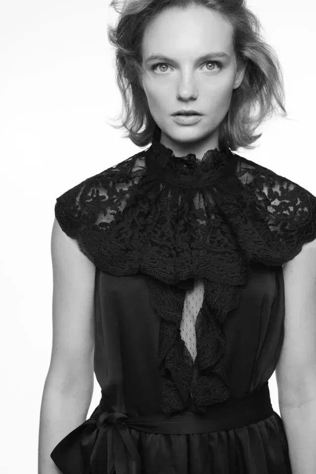 Lace-detail halterneck dress – image 2