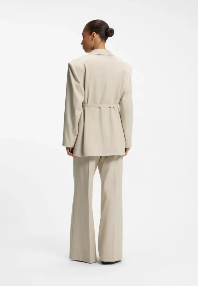 Oversized-fit blazer with belt – صورة 2