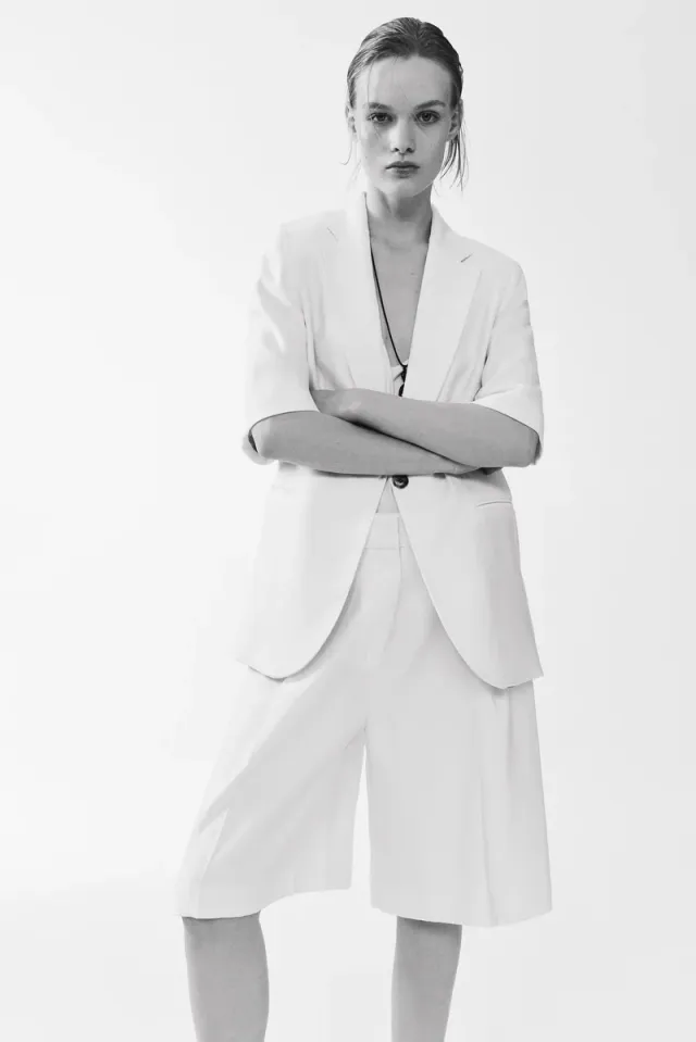 Short-sleeved blazer