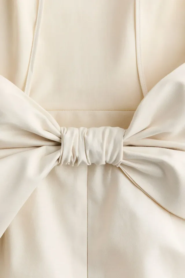 Bow-detail low-back dress – image 4