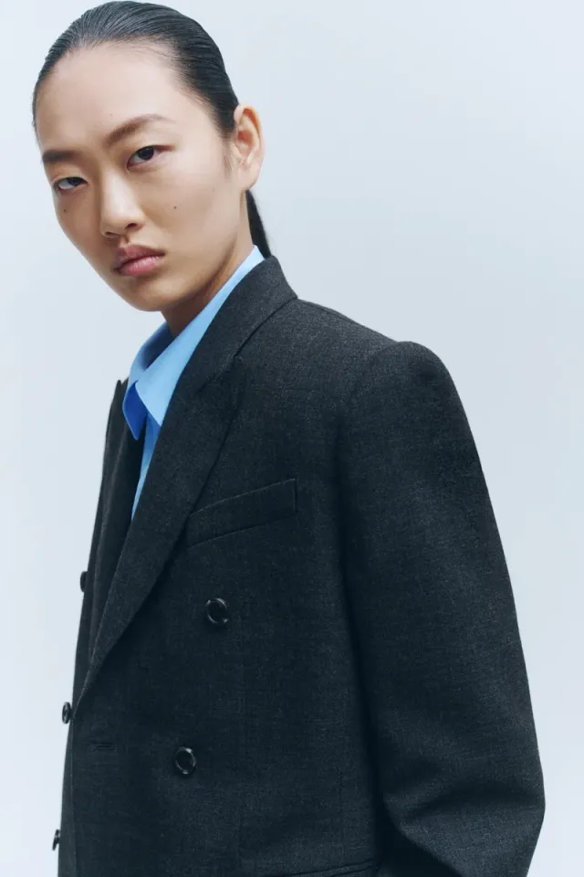 Double-breasted wool blazer – image 3