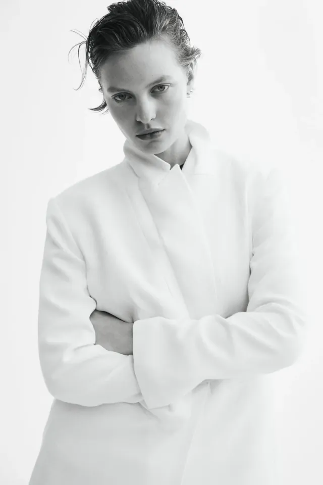 Double-breasted viscose-blend blazer – image 2