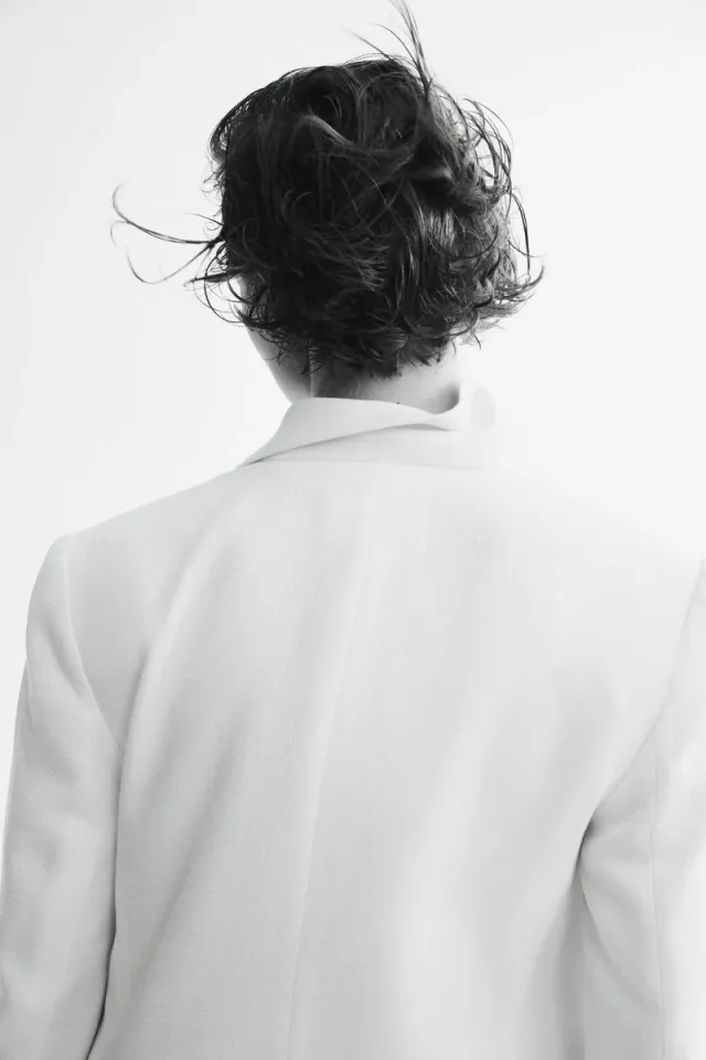 Double-breasted viscose-blend blazer – image 4