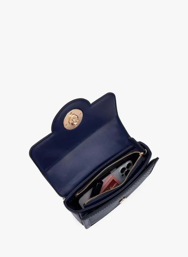 Textured Crossbody Bag With Chain Strap – صورة 7