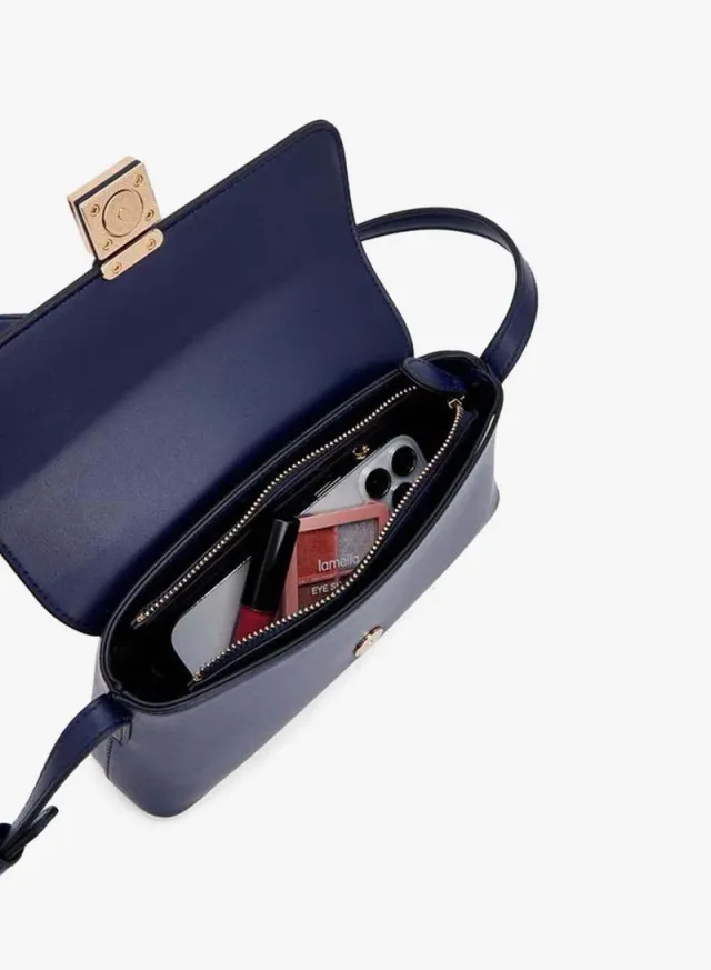 Solid Crossbody Bag With Magnetic Clasp Closure – صورة 7