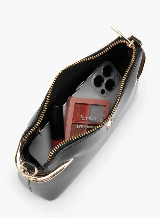 Crossbody Bag With Chain Accent – صورة 7