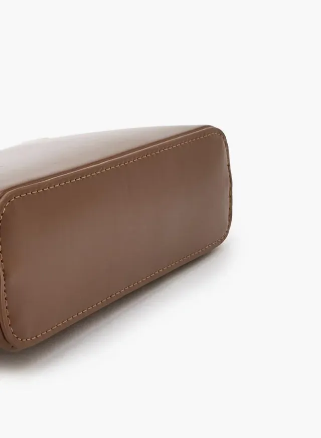 Crossbody Bag With Chain Accent – صورة 5