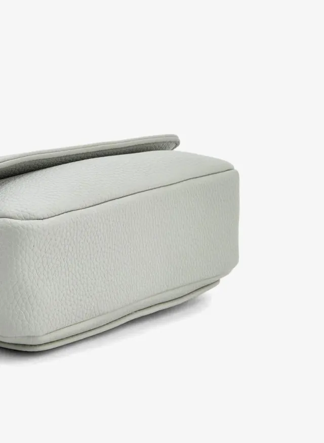 Textured Crossbody Bag With Chain Strap – صورة 6