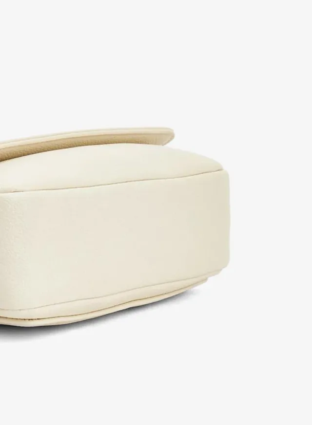Textured Crossbody Bag With Chain Strap – صورة 6