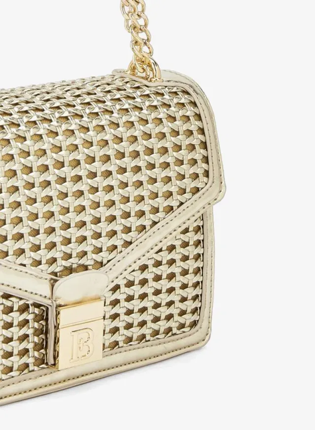 Flora Bella Metallic Textured Crossbody Bag With Chain Strap – صورة 4