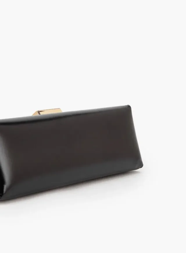 Solid Crossbody Bag With Flap Closure – صورة 6