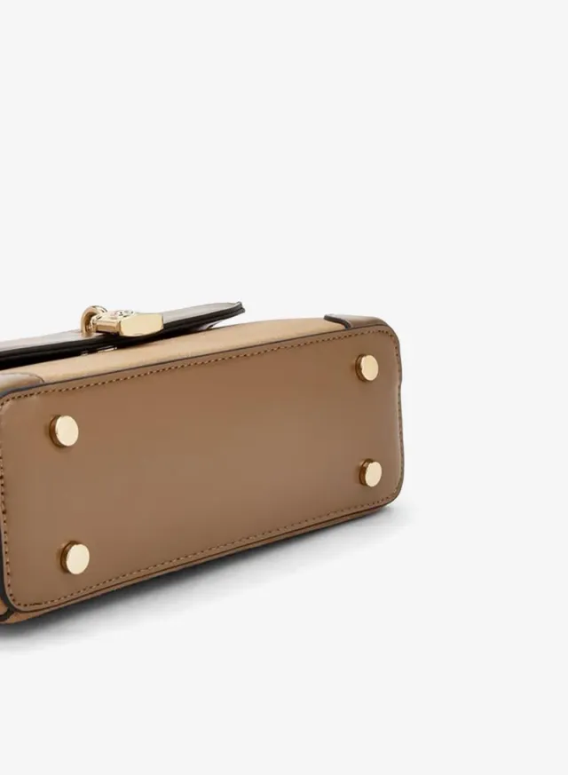 Solid Crossbody Bag With Magnetic Clasp Closure – صورة 4