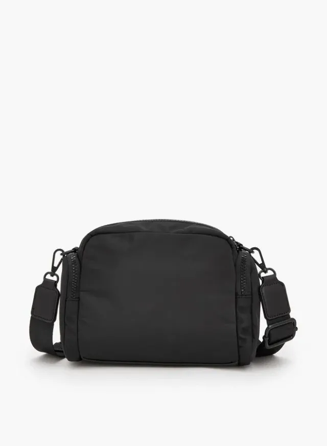 Solid Crossbody Bag With Front Utility Pocket – صورة 4