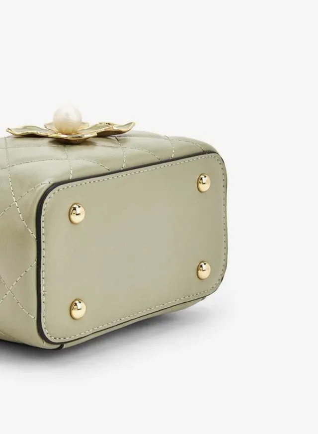 Quilted Crossbody Bag With Floral Accent – صورة 6