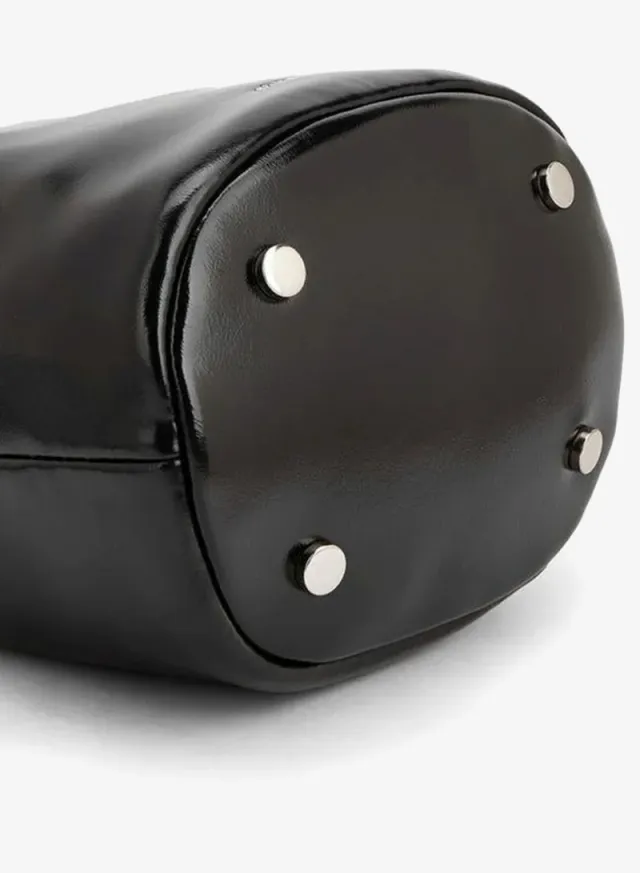 Drawstring Bucket Bag With Chain Handle – صورة 6