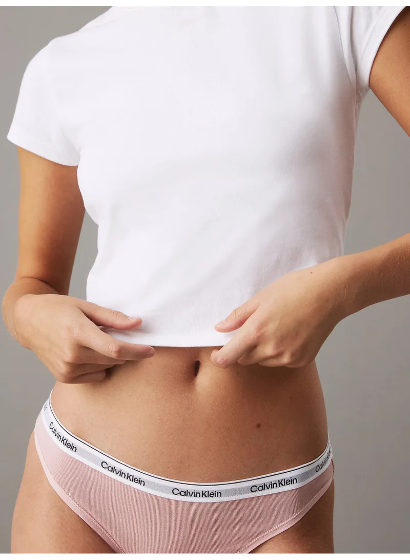 ملابس داخلية بيكيني مزين بالشعار