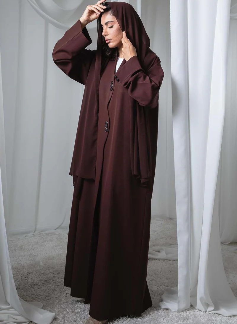 عباية أنيقة باللون البني