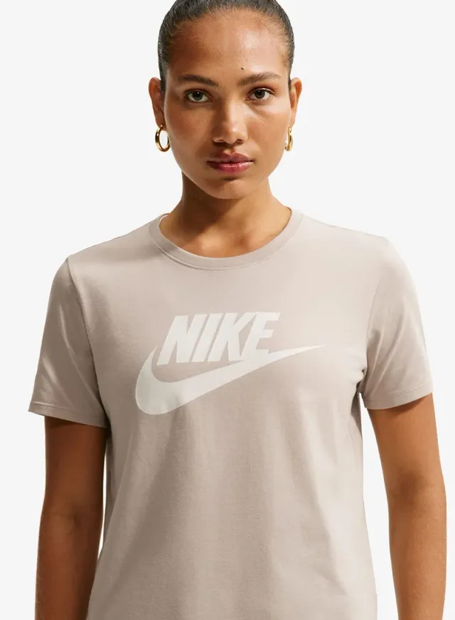 Nike Sportswear Club Futura T-Shirt