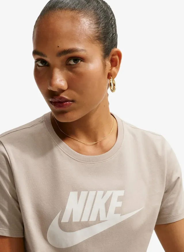 Nike Sportswear Club Futura T-Shirt – image 4