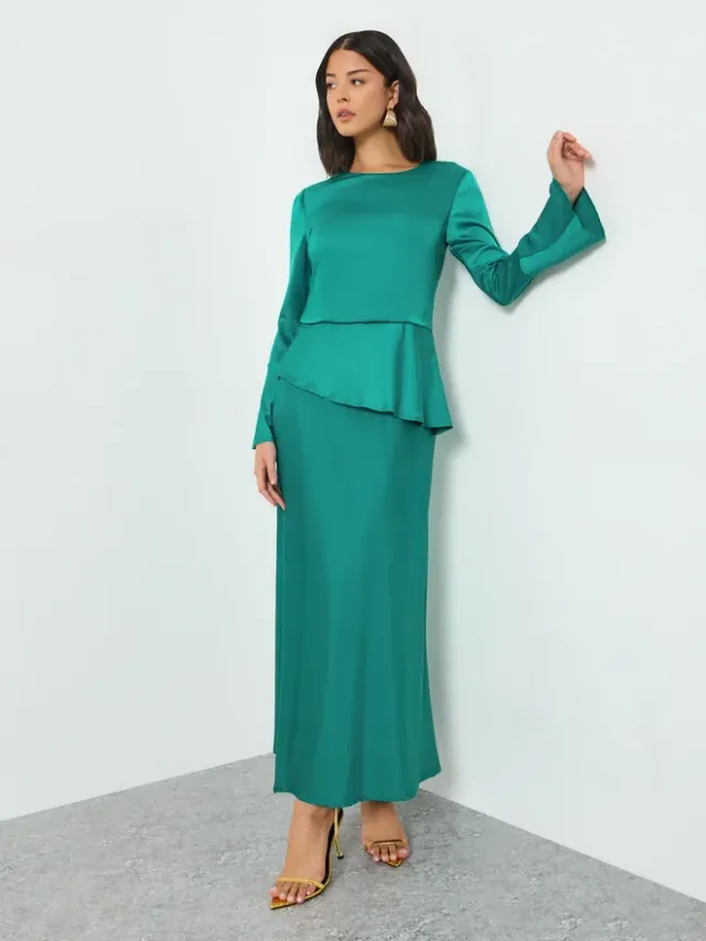 Chain Detail A-Line Maxi Dress