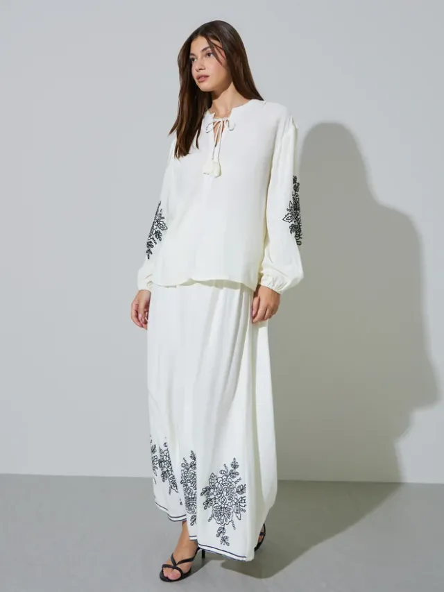 Embroidered Hem A-Line Maxi Skirt Off White – image 6