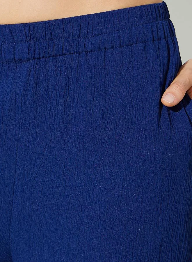 بنطال بقصة أرجل واسعة