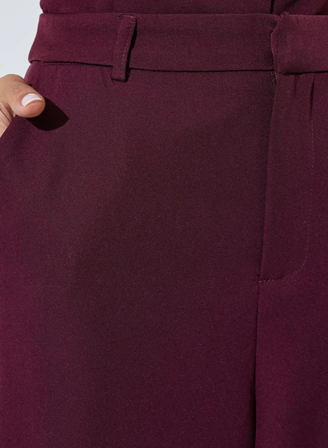 بنطال سادة بأرجل واسعة
