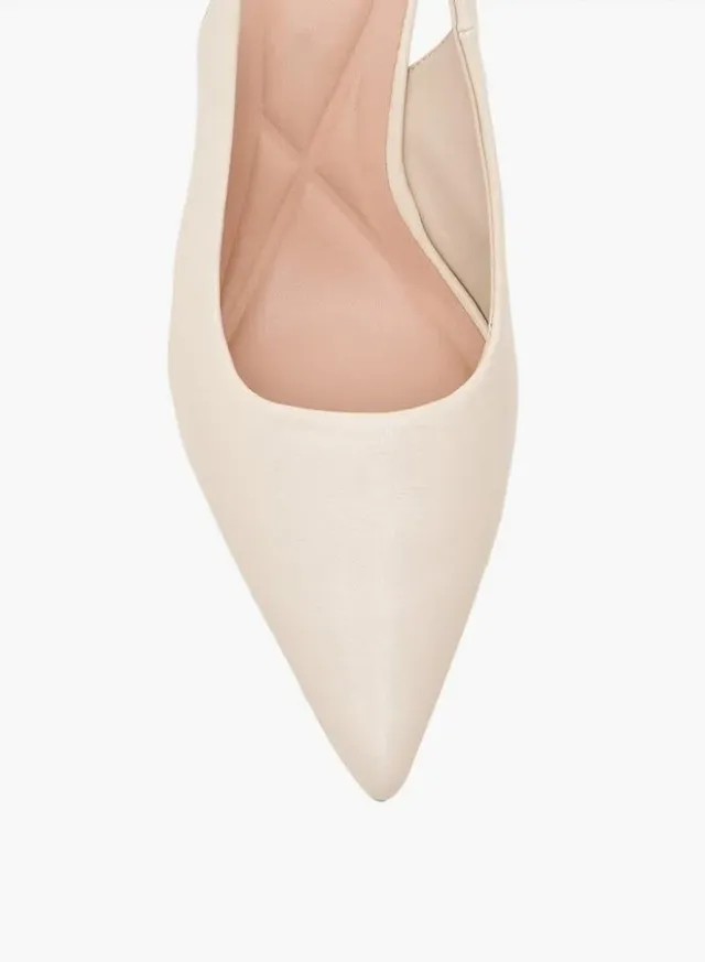 حذاء نسائي عاجي من الجلد الصناعي مدبب من الأمام بكعب ويدج مع أحزمة إبزيم قابلة للتعديل – صورة 4
