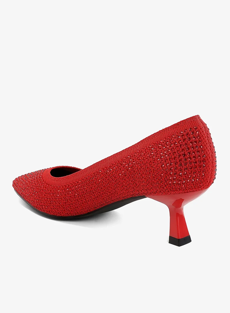 أحذية بكعب عالي من الكريستال بنسيج شبكي مسامي باللون الأبيض
