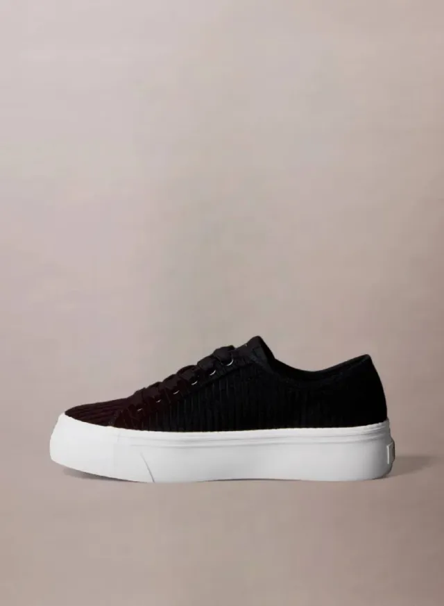 Casual Low Top Sneakers – image 5