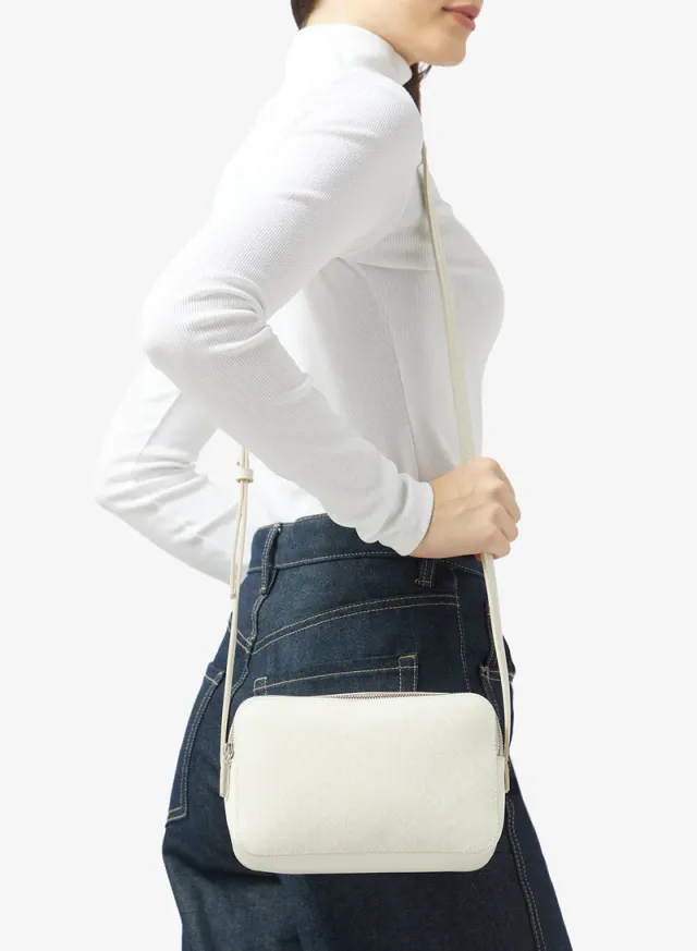 Burgundy Structured Camera Bag with Adjustable Strap – image 2