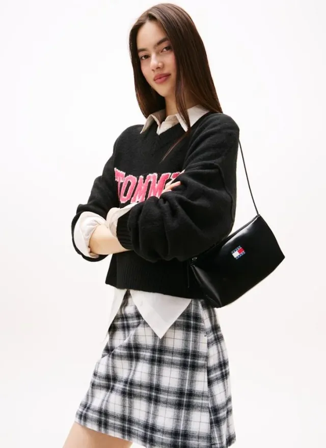 Must Essential Shoulder Bag – image 2