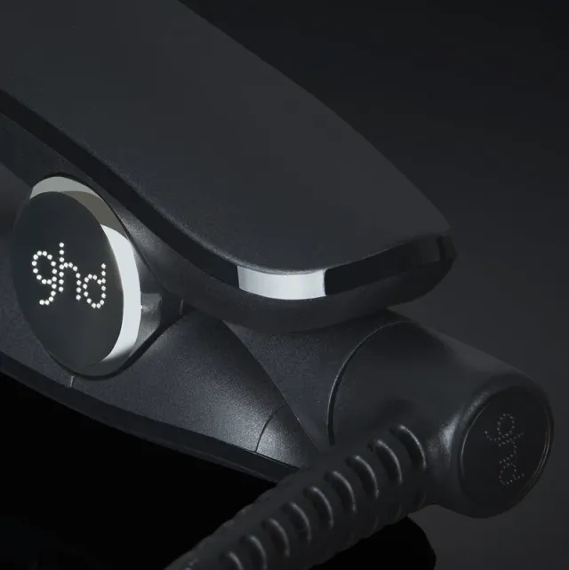 Gold Hair Straightener with Dual-Zone Heating and Contoured Plates – image 4