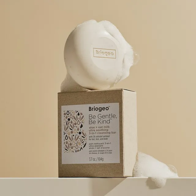 Aloe Oat Milk Soothing 3-in-1 Cleansing Bar – image 4