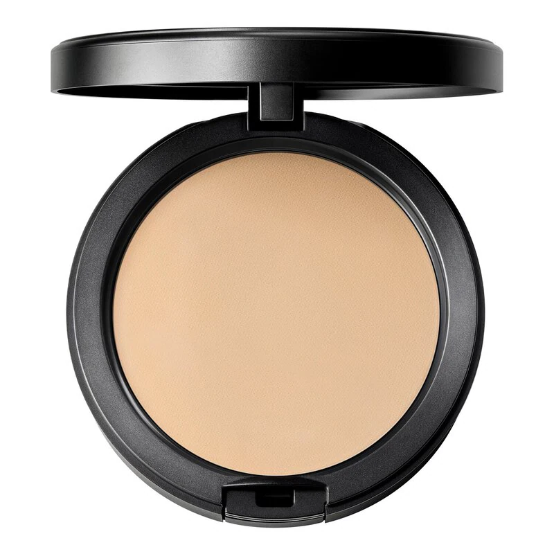 بودرة ستوديو فيكس مع كريم أساس