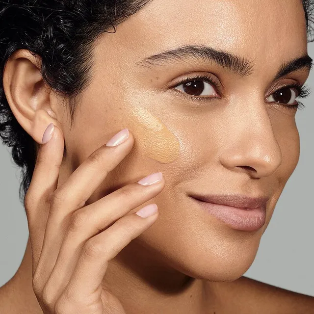 Moisturizing Foundation SPF 45 with Chia Seed Extract – image 4