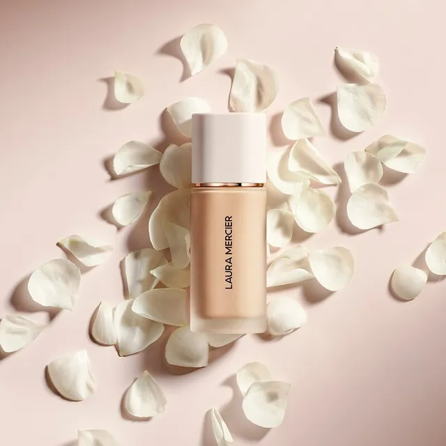 Flawless Weightless Foundation – image 5