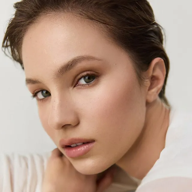 بودرة كلاود سيت سائبة نصف شفافة لتثبيت المكياج وإخفاء الشوائب – صورة 4